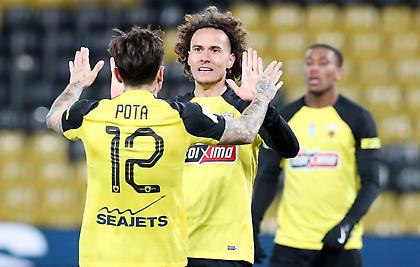 Τελειώνει το παιχνίδι η ΑΕΚ με τον Λιούμπιτσιτς να γράφει το 3-0