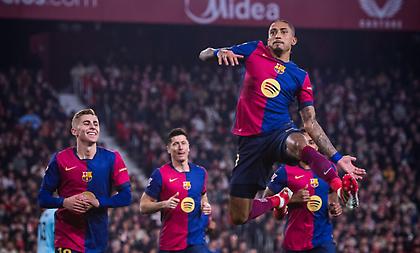 Ξετύλιξε το… μαδριλένικο δώρο και μπήκε γερά στο κόλπο του τίτλου η Μπαρτσελόνα!