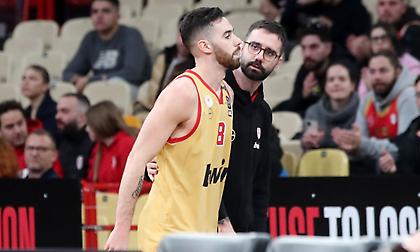 Στα αποδυτήρια χωλαίνοντας ο Βιλντόσα: Έπιανε τον οπίσθιο μηριαίο του!