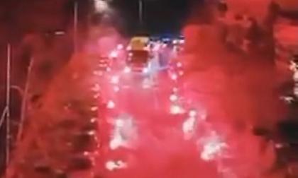 Τρομερό βίντεο από την υποδοχή οπαδών της ΑΕΚ στην αποστολή!