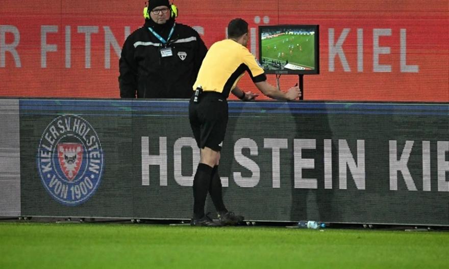 Τα έκανε… σαλάτα και στo ντέρμπι ουραγών της Bundesliga o Τσβάιερ!