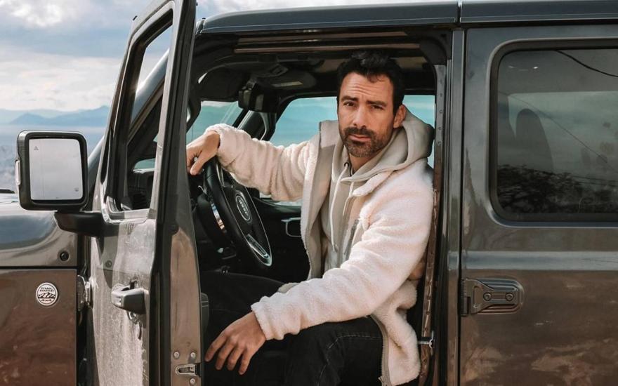 Σάκης Τανιμανίδης: Δεν πίστευε στα μάτια του όταν είδε βίντεο διαφήμιση AI με τον εαυτό του πρωταγωνιστή