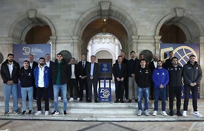 Παρουσιάστηκε η χρονοκάψουλα του Κυπέλλου-Θα τοποθετηθεί στο μουσείο του μπάσκετ το 2028