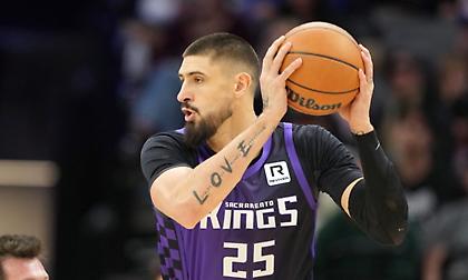 Στους Λέικερς ο Άλεξ Λεν