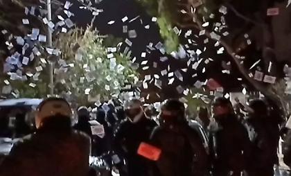 Τρικάκια και συνθήματα από Ρουβίκωνα έξω από το σπίτι του Κώστα Τασούλα