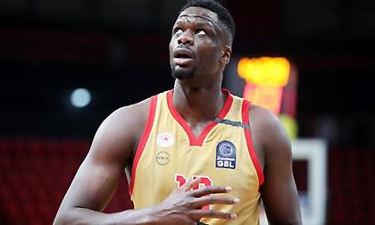 Ο Φαλ μένει εκτός από το ματς του Ολυμπιακού με την Καρδίτσα