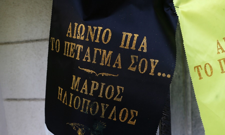 Economopoulos: With the flag and a Panathinaikos scarf the coffin