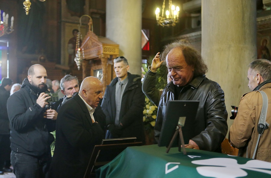 Economopoulos: With the flag and a Panathinaikos scarf the coffin