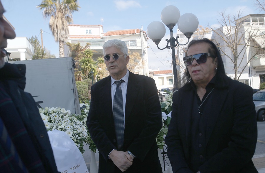 Economopoulos: With the flag and a Panathinaikos scarf the coffin