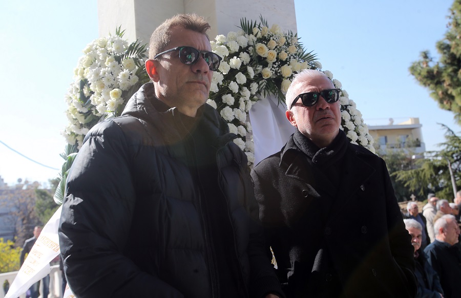 Economopoulos: With the flag and a Panathinaikos scarf the coffin