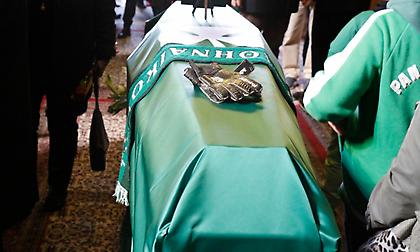 Με σημαία και κασκόλ του Παναθηναϊκού το φέρετρο του Οικονομόπουλου