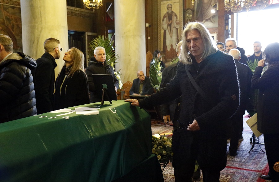 Economopoulos: With the flag and a Panathinaikos scarf the coffin