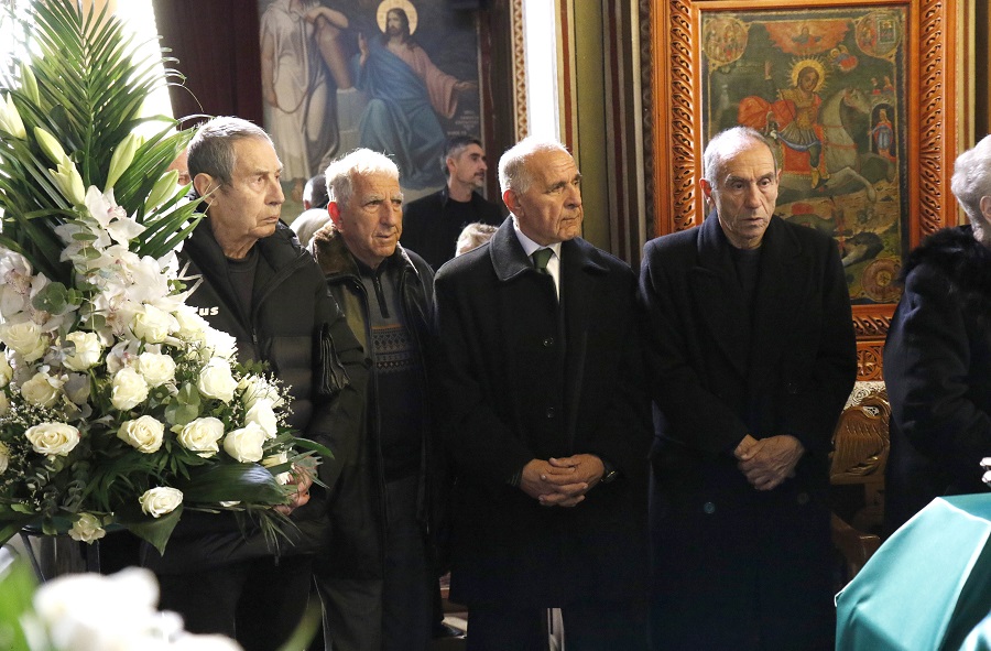 Economopoulos: With the flag and a Panathinaikos scarf the coffin