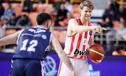 Στα αποδυτήρια ο Γουόκαπ μετά από ενοχλήσεις στη μέση