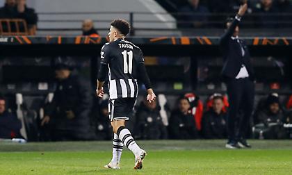 Τουλάχιστον… υπερβολική αποβολή του Τάισον με δεύτερη κίτρινη κάρτα για διαμαρτυρία!