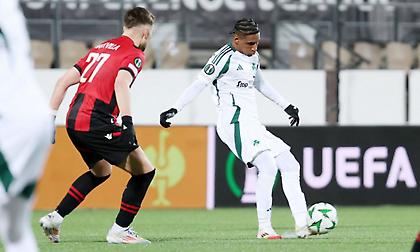 Φοβερό πλασέ του Τετέ, στο οριζόντιο δοκάρι η μπάλα!