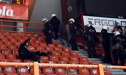 Τράπερ ο οπαδός που κλώτσησε και έριξε αστυνομικό από την εξέδρα στο Προμηθέας-ΑΕΚ