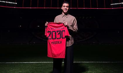 Για πάντα στο Μόναχο ο Μουσιάλα: Aνανέωσε με την Μπάγερν ως το 2030 υπογράφοντας ηγεμονικό συμβόλαιο!