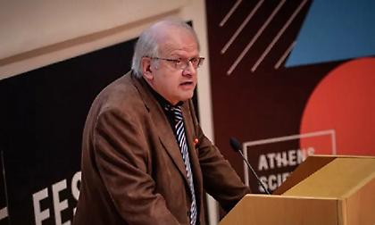 Πυρά Τσελέντη για την παράνομη δόμηση στη Σαντορίνη