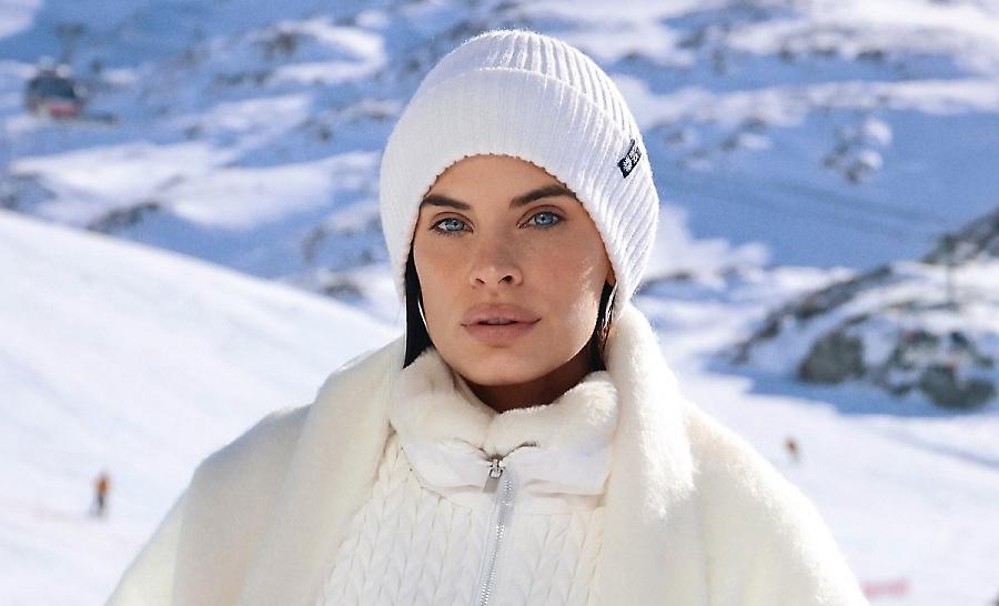 Η Χριστίνα Μπόμπα κατάξανθη αναρωτιέται αν θα την αναγνωρίσει ο Βαλεντίνος της όταν επιστρέψει Ελλάδα