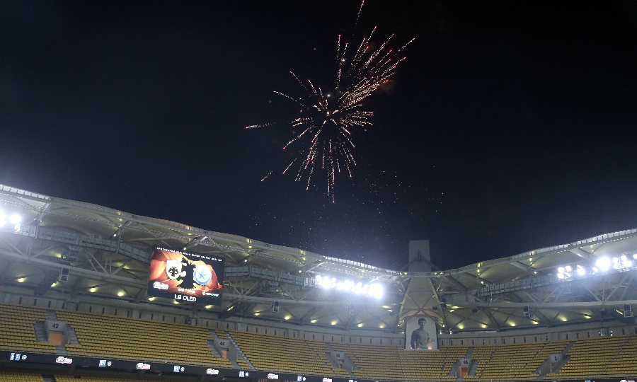 ΑΕΚ-Ατρόμητος 2-1: Πανζουρλισμός έξω από την OPAP Arena στο 2-1 του Μάνταλου