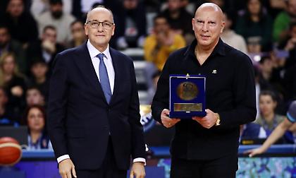 Η ΕΟΚ βράβευσε τον Γκάλη ως τον κορυφαίο σκόρερ στην ιστορία του Κυπέλλου Ελλάδας