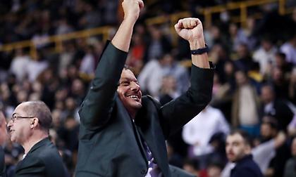 Τρελαμένος ο Αταμάν: Πήγε με υψωμένες γροθιές στον κόσμο και έστειλε μήνυμα για όγδοο αστέρι!