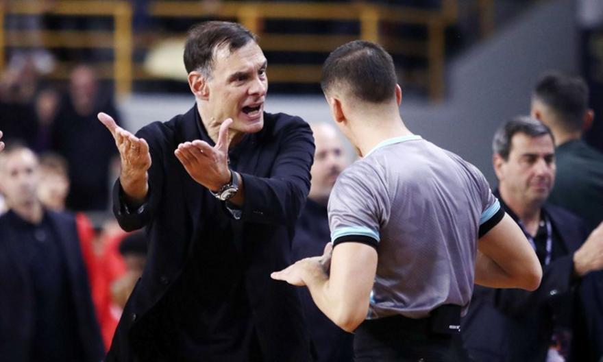 Η τελευταία φάση του τελικού στην οποία ο Ολυμπιακός διαμαρτυρήθηκε για φάουλ στον Βεζένκοφ