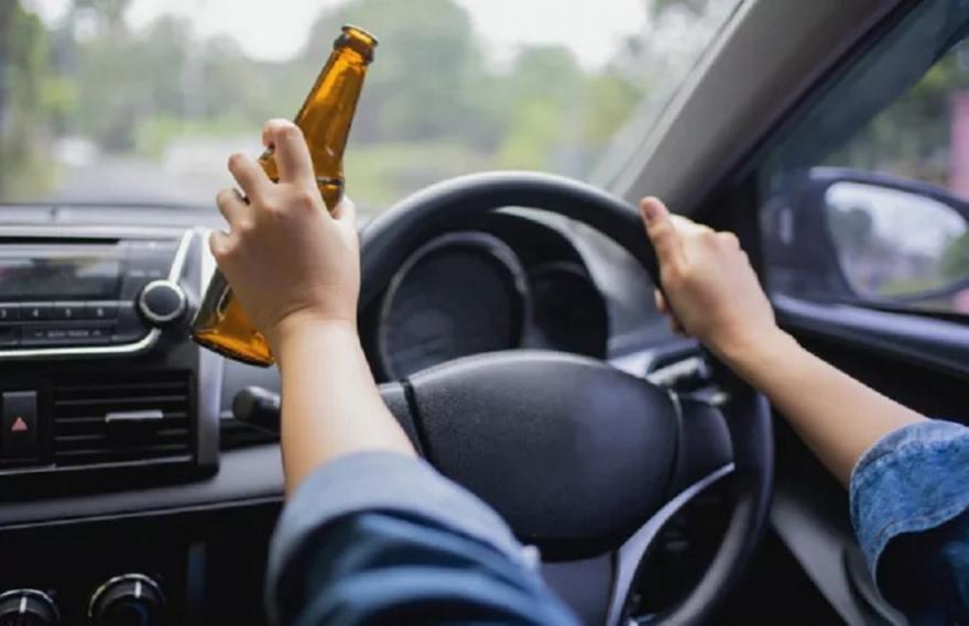 Καταδίωξη στην Αττική Οδό: 34χρονη οδηγούσε μεθυσμένη, αγνόησε τον έλεγχο και τράπηκε σε φυγή Καταδίωξη στην Αττική Οδό: 34χρονη οδηγούσε μεθυσμένη, αγνόησε τον έλεγχο και τράπηκε σε φυγή