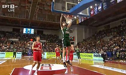 Το εντυπωσιακό κάρφωμα του Χουάντσο στον αιφνιδιασμό