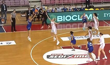 Φοβερή Ερντέμ, πανηγύρισε τρίποντο από παίκτριά της, προτού καν εκείνη «σηκωθεί» για το σουτ!