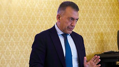 «Ολημερίς το χτίζανε, το βράδυ εγκρεμιζόταν»!