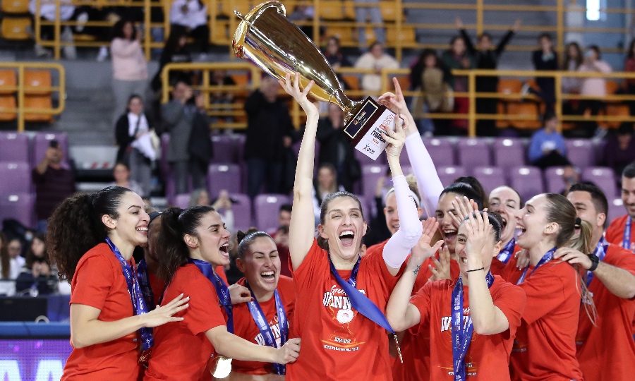 ΠΑΣ Γιάννινα-Ολυμπιακός 59-51: Η απονομή του Κυπέλλου στον Ολυμπιακό