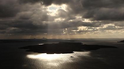Νομικού για Κυκλάδες: Αλλο οι μαγματικές διεργασίες, άλλο η έκρηξη ηφαιστείου – «Δεν είμαστε σε ταινία»