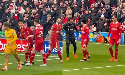 Πήγαν όλοι ν' αποθεώσουν τον Έντο στη Λίβερπουλ για ένα... κερδισμένο φάουλ στο φινάλε