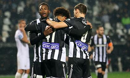 Πανηγυρισμοί, αποθέωση και η αγκαλιά Κωνσταντέλια-Τάισον-Πέλκα: Η παρακάμερα του ΠΑΟΚ από την επτάρα κόντρα στη Λαμία