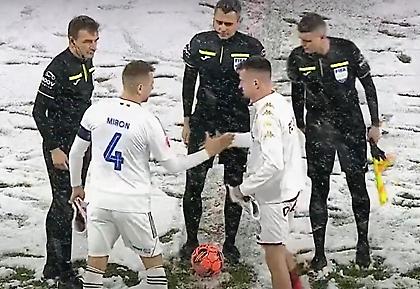 Το πιο αποτυχημένο... καμουφλάζ: Η Μποτοσάνι έπαιξε με λευκές εμφανίσεις στο χιόνι κι έχασε!