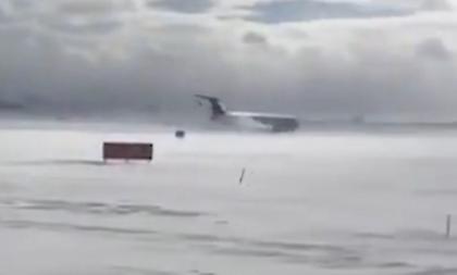 Σοκαριστικό βίντεο με το αεροπλάνο που αναποδογύρισε στο Τορόντο