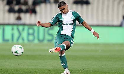 Διπλή χαμένη ευκαιρία με Τετέ και Μαξίμοβιτς πριν βγει το ημίχρονο