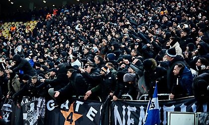 ΠΑΟΚ: Η «ασπρόμαυρη» παρακάμερα και η μαγική ατμόσφαιρα από τους χιλιάδες φίλους της ομάδας στο Βουκουρέστι