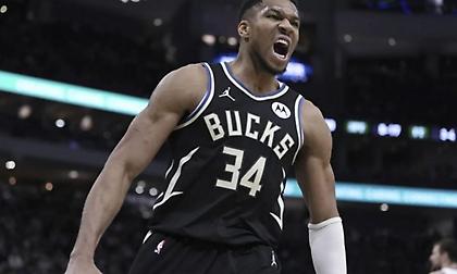 Ψυχωμένοι Μπακς με κομβικό Γιάννη «λύγισαν» τους Κλίπερς- Παρέλαση των Σέλτικς στη Φιλαδέλφεια