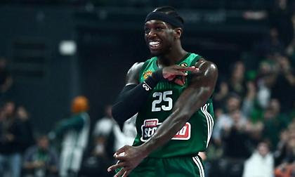 Στο Ντουμπάι με τη σύντροφό του ο Ναν