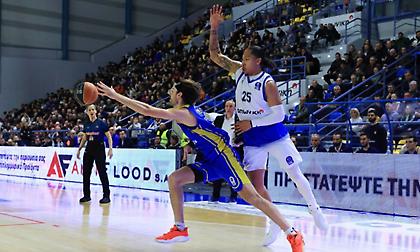 Πρόστιμο και απαγόρευση εισόδου στα γήπεδα για δύο χρόνια σε τρεις οπαδούς της Καρδίτσας για ρίψη μπουκαλιών