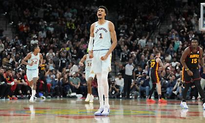 Αυτό θα πει επιχειρηματικό μυαλό: Πιτσιρικάς πήρε φανέλα Γουεμπανιάμα και η οικογένειά του την πούλησε σε δημοπρασία!