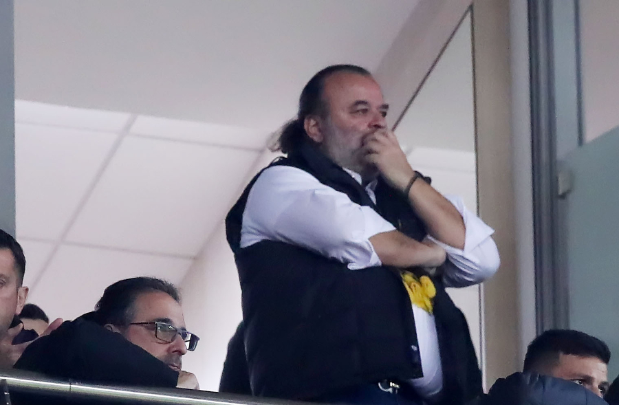 Ολυμπιακός-ΑΕΚ: Προβληματισμένος στα επίσημα του «Γ. Καραϊσκάκης» ο Μάριος Ηλιόπουλος