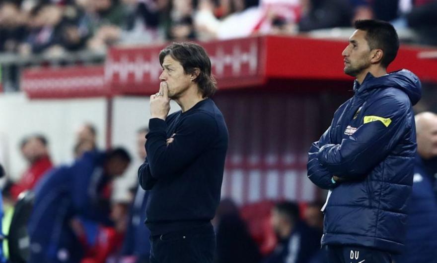 Ο Αλμέιδα διάλεξε πάλι χαρακίρι και η ΑΕΚ ταπεινώθηκε ξανά στο Φάληρο