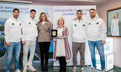 Μοίρασαν χαμόγελα στο ογκολογικό νοσοκομείο «Ελπίδα» παίκτες του Παναθηναϊκού