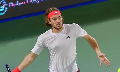 Στα ημιτελικά του τουρνουά του Ντουμπάι ο Τσιτσιπάς