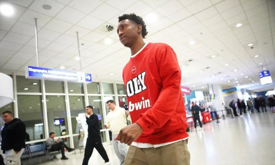 Basketnews: «Αν είχε αργήσει δέκα λεπτά, ο Ολυμπιακός δεν θα μπορούσε να πάρει τον Σέιμπεν Λι»