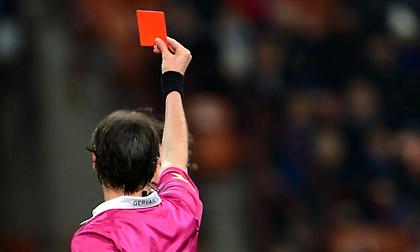 Απίθανο σκηνικό: Αναβολή σε ματς της 8ης Γερμανίας καθώς παιδί παίκτη δάγκωσε στα γεννητικά όργανα τον διαιτητή!